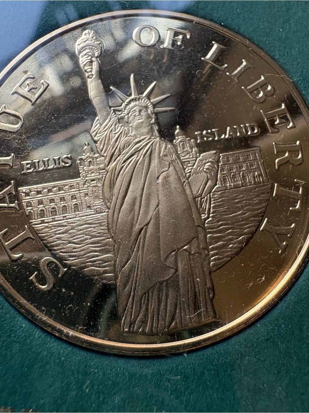 Statue of Liberty Commemorative 22KT Gold Plated Coin in protective case GIFT
